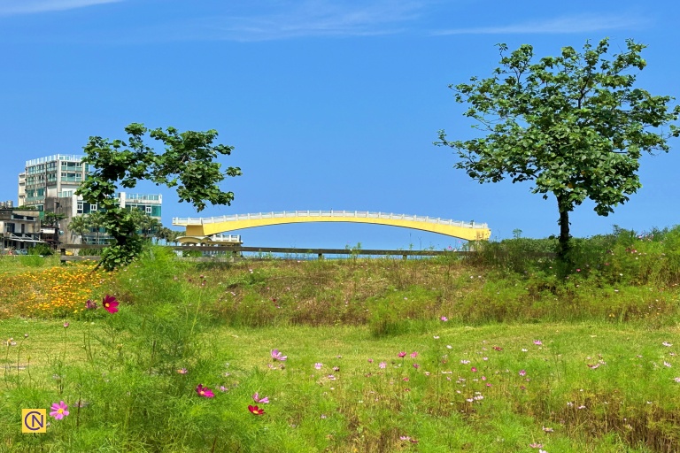 The Yuantan Creek Scenic Bridge (員潭溪景觀橋) in Jinshan's Shuiwei Village.