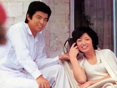 Miura Tomokazu and Yamaguchi Momoe quietly built a happy, enduring marriage spanning more than 40 years — simply by choosing humility over pride.