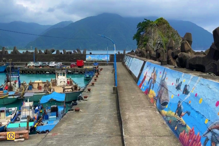The Fenniaolin Fishing Harbor charms visitors not only with its tranquil seascape but also with a vibrant mural that reflects its rich fishing heritage.