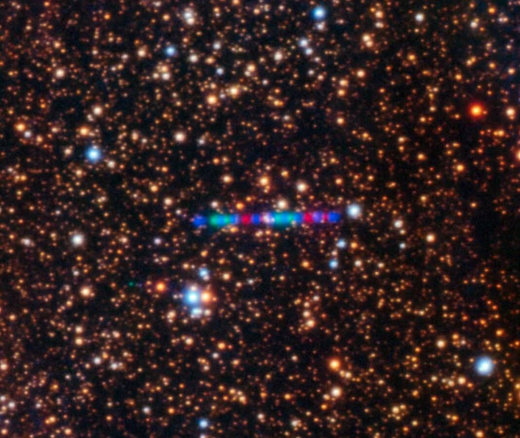 Viewing 3I/ATLAS through colored filters reveals the colors that make up its tail.