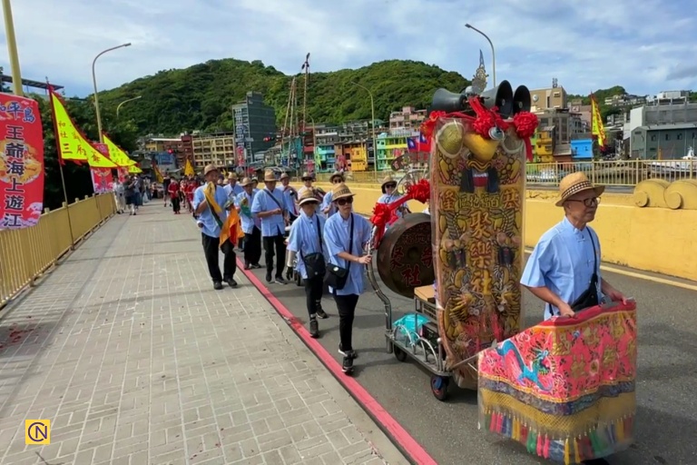 The parade of the Keelung Beiguan Arts Festival began at the iconic Zhengbin Fishing Harbour Colorful Houses in Keelung.