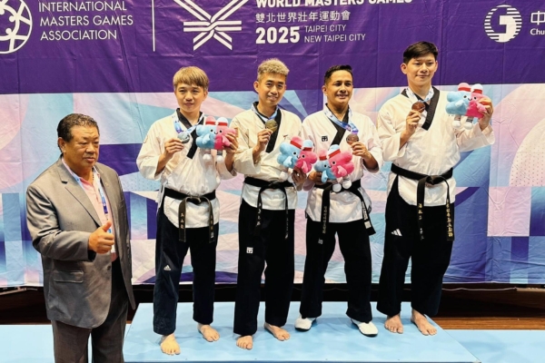 Justin (second left) won the gold medal in the men's individual U50 competition category of the 2025 World Masters Games.