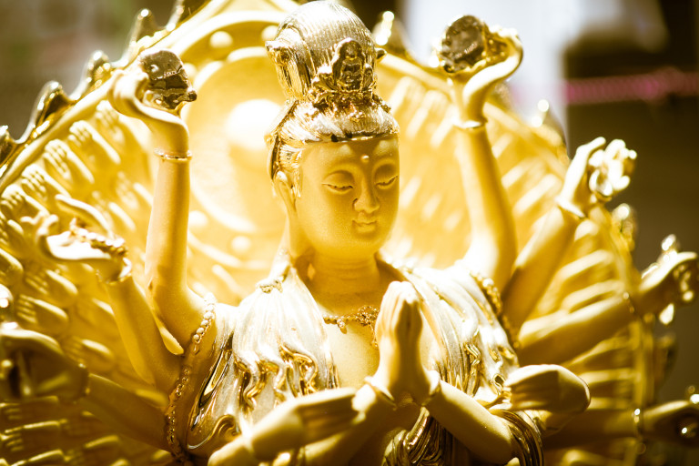 While living as a monk at Po Lin Monastery, Ho Po-Sang was injured chasing a thief who stole a gold chain from the Thousand-Hands Guanyin.