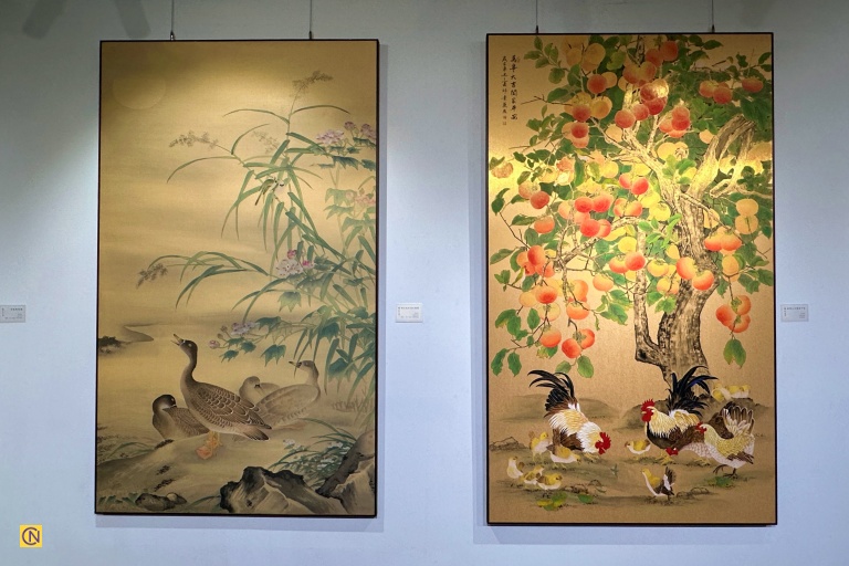 The exhibition provides a vivid display of both technical mastery and aesthetic refinement.