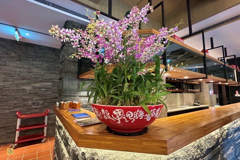 The Pine Garden Restaurant stands out as one of Longtan’s most distinguished dining destinations.