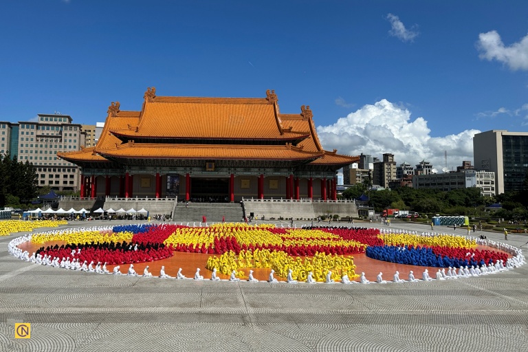 The centerpiece of this year’s character formation is a Falun emblem measuring approximately 66 meters  (216 feet) in diameter.