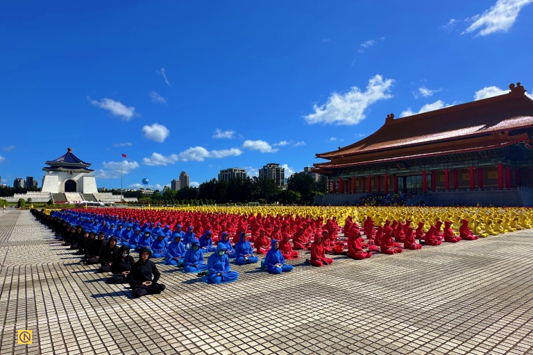 Thousands of Falun Gong practitioners sit in meditation at Liberty Square, creating a scene of peace and harmony.