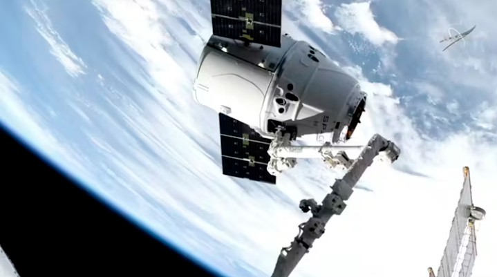 SpaceX’s Dragon capsule docks at the ISS.