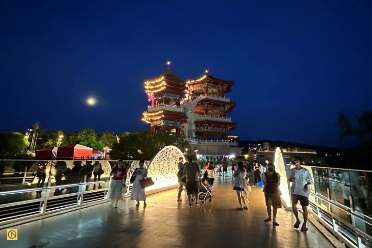 The 87-meter Skywalk extends across the hillside, connecting Keelung Tower to the Main Altar in Zhongzheng Park.