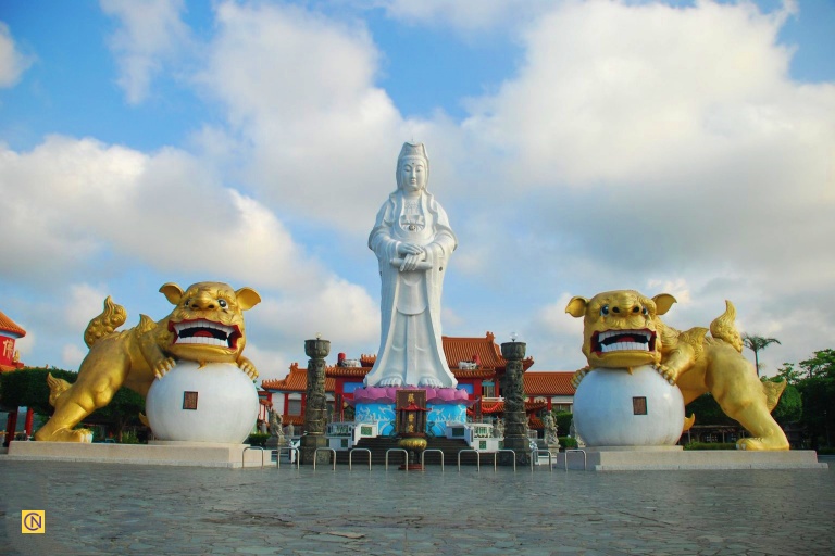 Keelung Tower connects to the iconic Goddess of Mercy statue in Zhongzheng Park.
