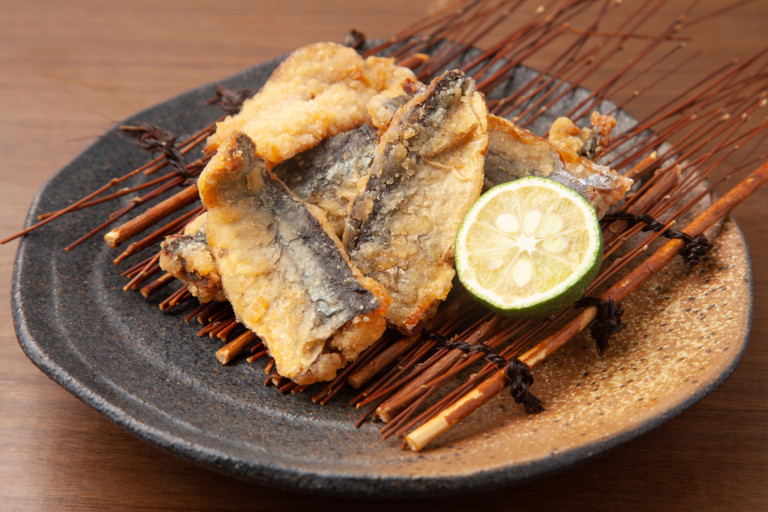 A plate of fried saury.