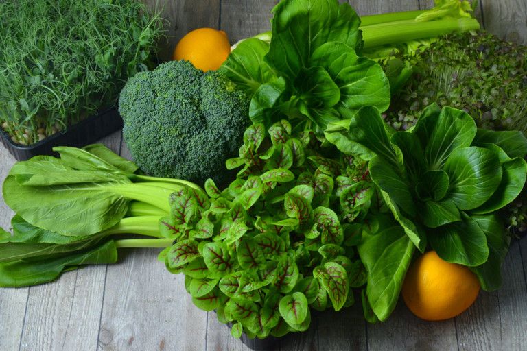 The vitamin K and antioxidants found in leafy green vegetables help maintain blood vessel elasticity and improve overall circulation to protect the brain.