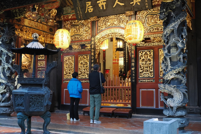 Visitors show their reverence at a temple in Taiwan.