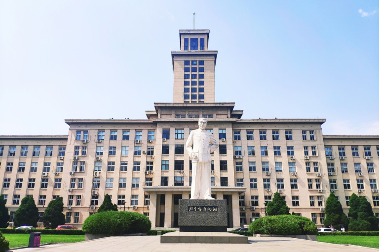 The years of sacrifice her mother made ultimately allowed her to study at Nankai University, reshaping the course of her life.