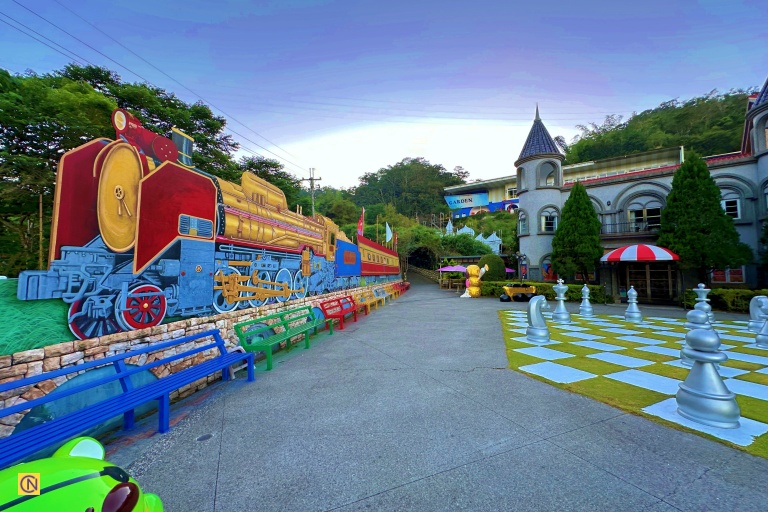 One of the most iconic sights in King Garden is the giant outdoor chessboard set in the main plaza.