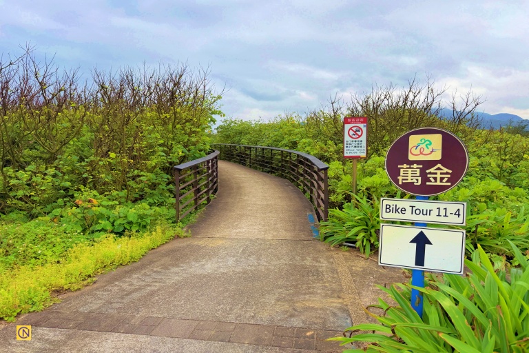The Wanli-Jinshan Bikeway is a peaceful ride where the mountains meet the sea.