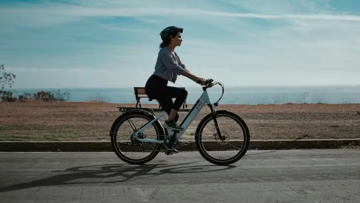 Legal e-bikes (also known as pedelecs, short for “pedal electric cycles”) don’t pose greater risks than conventional bicycles.