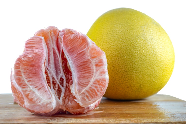 While part of the grapefruit family, pomelo has flesh ranging from pink to yellow and is less bitter than grapefruit. It is eaten fresh, in salads, or candied, and is rich in Vitamin C, fiber, and antioxidants.