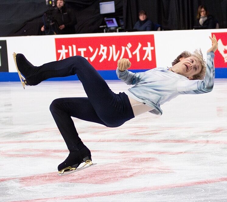 As the music for the men's singles final began, Malinin skated out from the starting point, built up momentum for a jump, but fell heavily on his first quadruple jump.