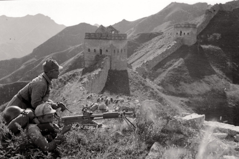 Eighth Route Army fighting on Futuyu Great Wall in Laiyuan, Hebei, China, 1938.