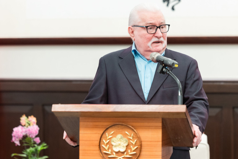 Speaking at the Yushan Forum, the former Polish president reflected on the lessons of confronting authoritarian power.