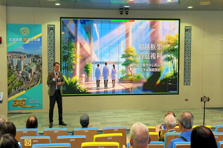 Wu Da-Shu, Chair of the Fund Development Committee of the World Association of Health, shared updates on the Northern Medical Center project in New York.