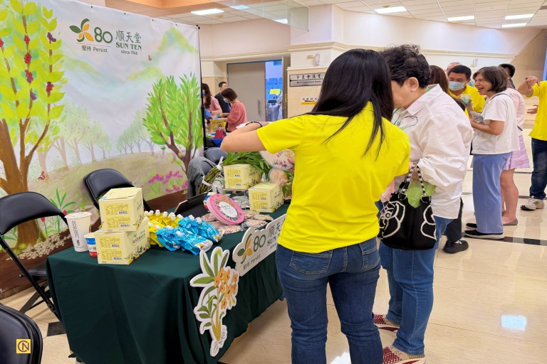 Sun Ten Pharmaceutical Co.’s products, showcased outside the conference room, attracted strong interest from attendees.