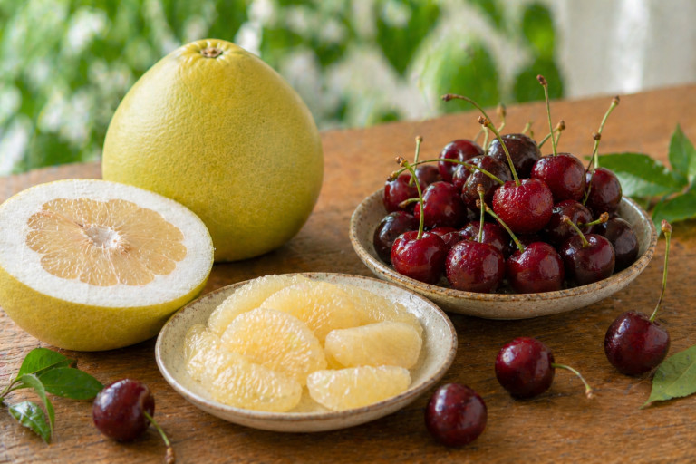 Pomelos and cherries rarely appear together on Western diabetes lists, but Chinese food therapy sees them as natural partners.