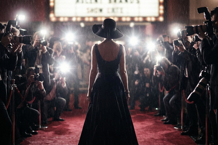 AI-generated image of an actress on a red carpet being photographed.