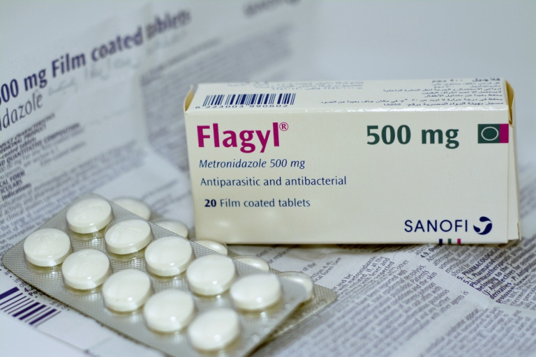 Unit-dose packaging and package insert for Flagyl.