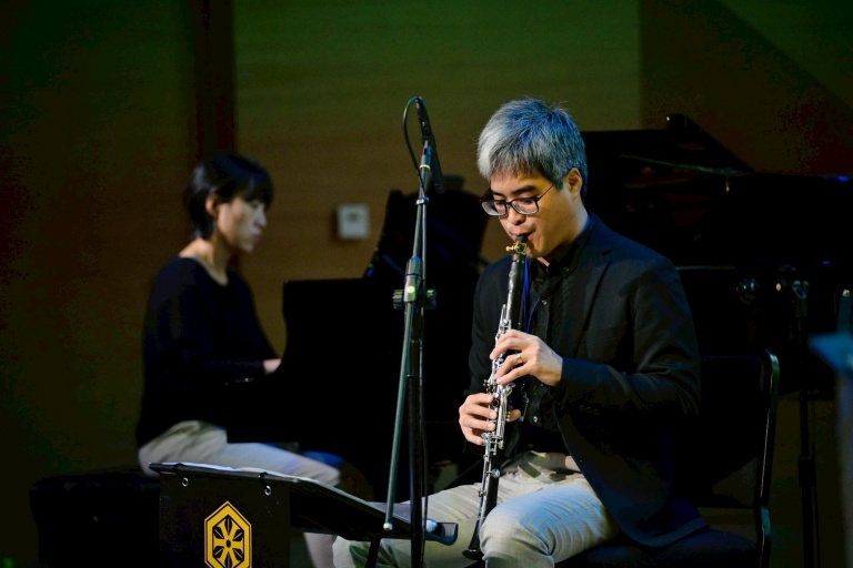 Chiasong Ensemble Executive Director and composer Yuensuo Yang also took part in the performance. (Image: