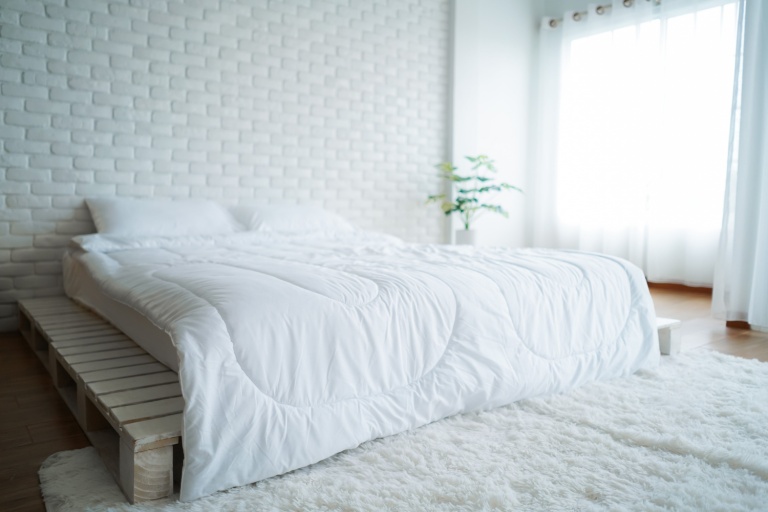 Here’s what most doona advertising glosses over: all doonas of the same thickness provide roughly the same warmth, regardless of filling material.