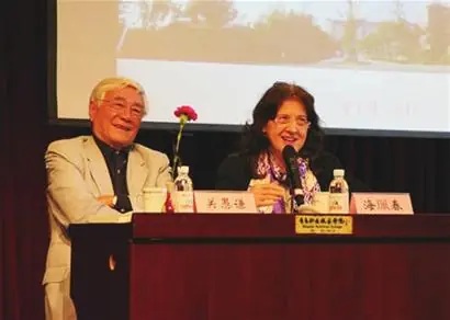 Guan Yuqian and his wife, Peichun Hai.
