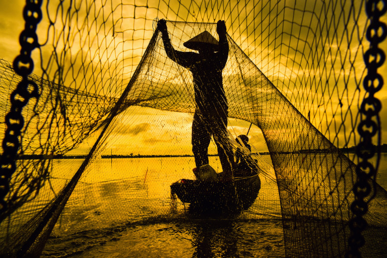 A person who starts strong, but finishes weak, or who casts a wide net, but cannot draw it back in, will find it success difficult.