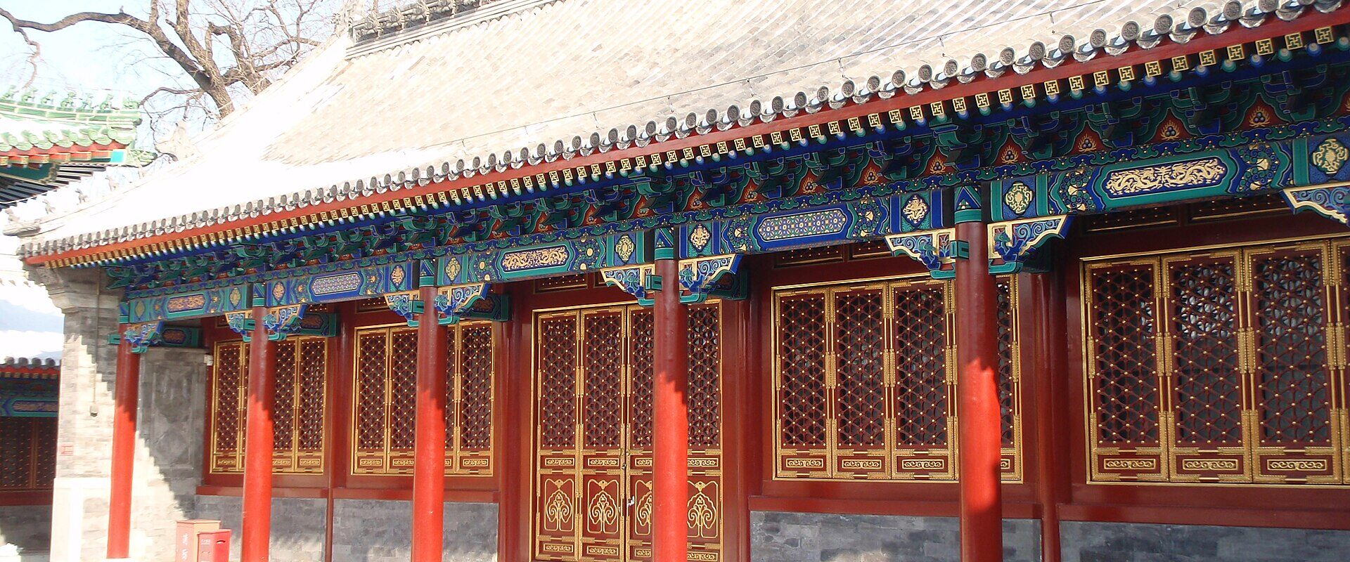 The confiscated estate was assessed at over 800 million taels of silver. In 1851, the Xianfeng Emperor granted the property to his sixth brother, Prince Gong, whose name it still carries.