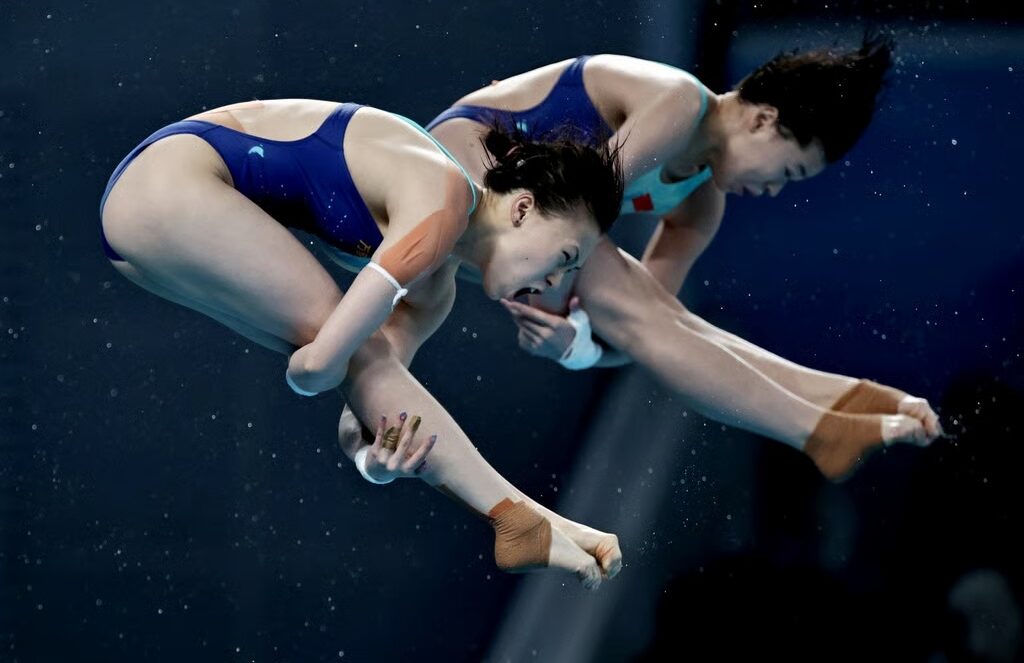 Quan Hongchan and teammate Chen Yuxi in the synchronized 10-meter platform event.