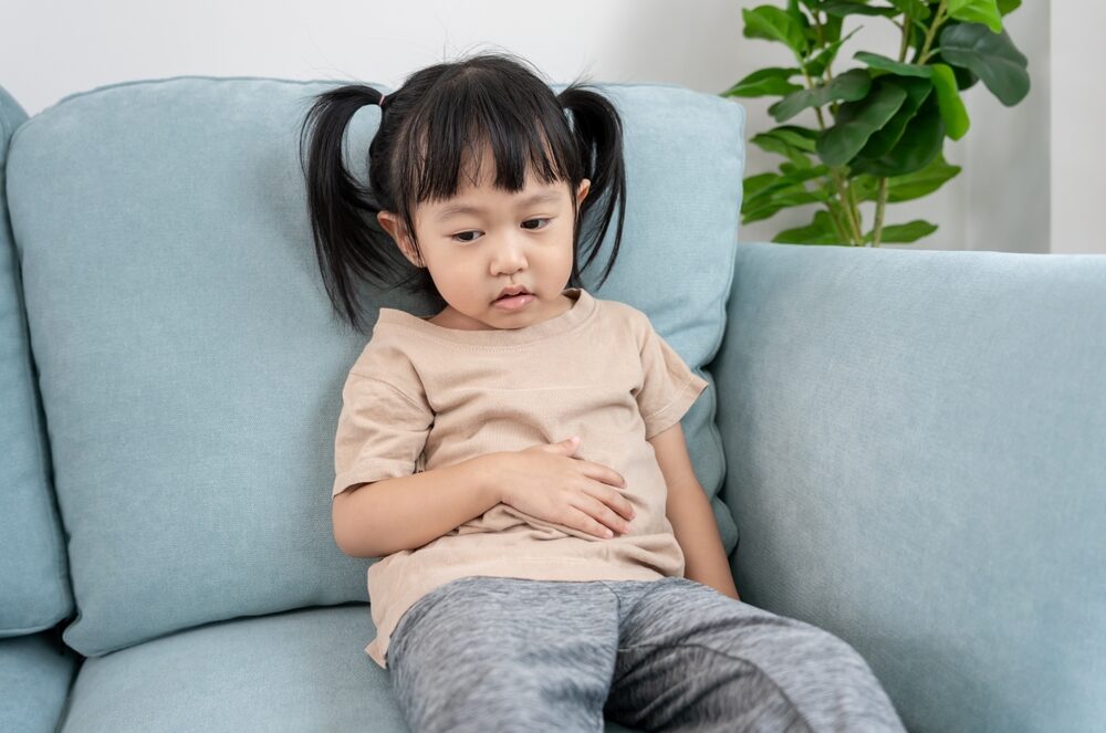 In TCM, when a child’s breath suddenly smells sour or rotten, it is a clear warning sign from the body. It indicates that food has accumulated and stagnated within the spleen and stomach, failing to be properly broken down and moved forward.