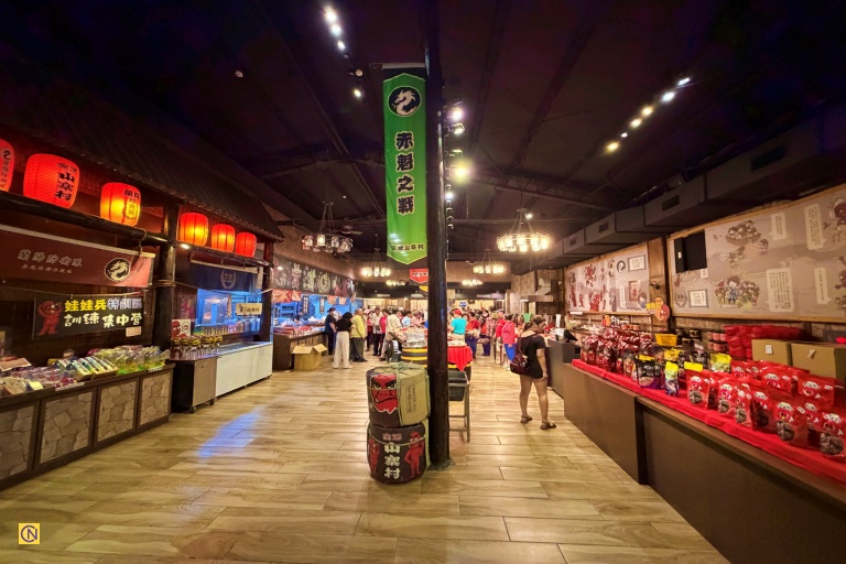 Beyond bread, visitors can buy a variety of delicious cakes, snacks, and other specialties while sightseeing.