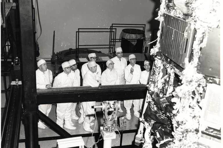 A group of scientists and engineers beside the Orbiting Astronomical Observatory 1 in 1964, part of NASA’s pioneering effort to move astronomical observation beyond Earth’s atmosphere. 