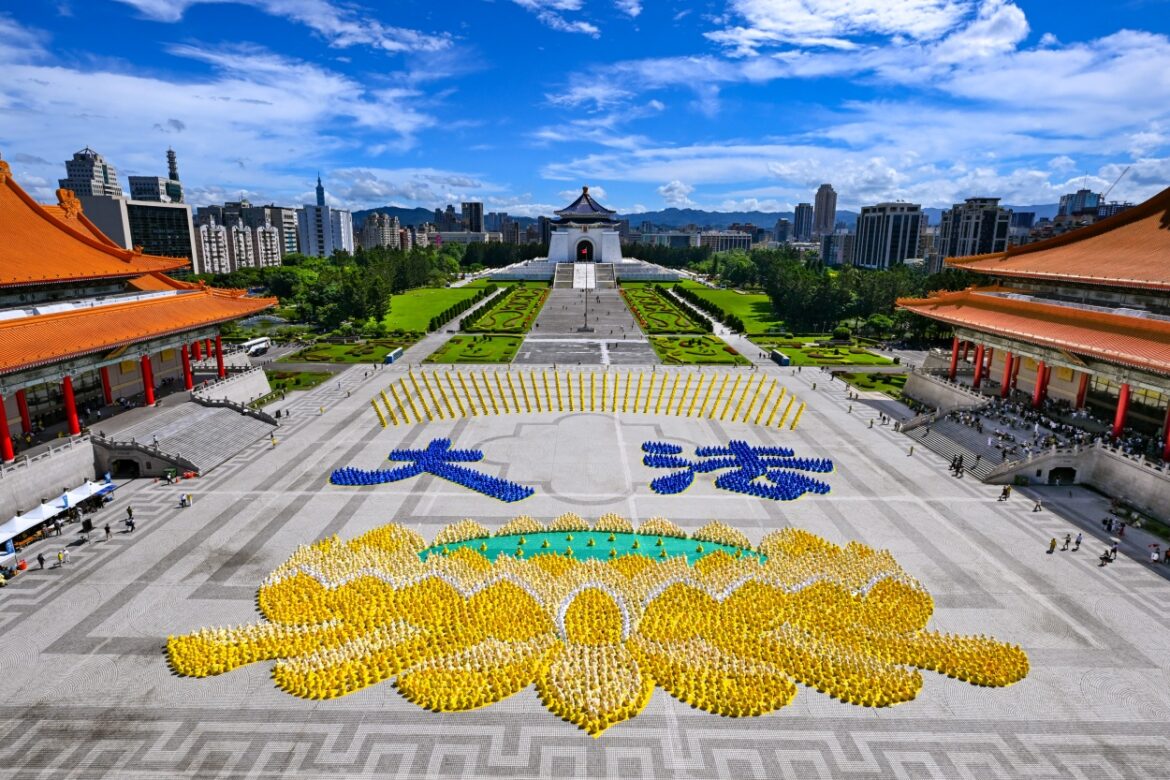 Falun Gong character formation in Taipei.
