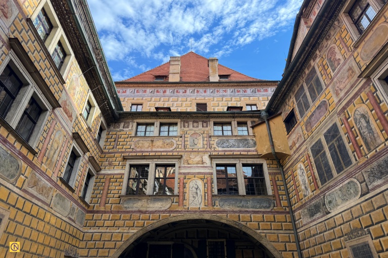 Some decorations at Český Krumlov Castle employ trompe-l’œil techniques.